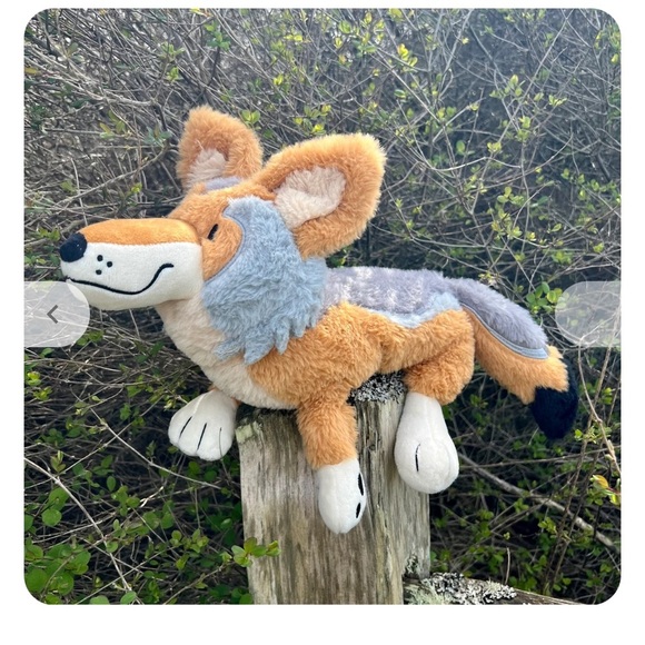 Adorable Weighted Coyote Plush – NWT Comfort Toy & Collectible - Picture 6 of 6